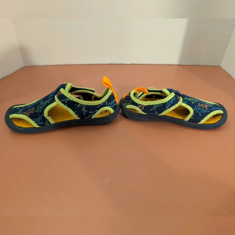 OshKosh B'gosh Toddler Boy Navy Shark Print Aquatic Water Shoes in Size 8